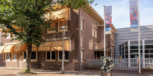 Ingang Katwijks museum.
